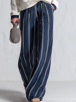 AMBRA - Felpa bianca e pantaloni navy a righe