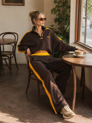 MONICA - Completo sportivo marrone scuro in cotone, collo alto
