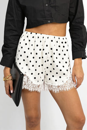FURORE - Shorts a pois con dettagli in pizzo