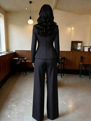 Set due pezzi • Tessuto strutturato • Giacca sagomata e pantaloni svasati ✨ — foto 4